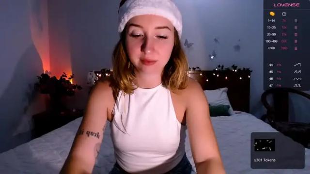 Image 2 of riri_rich Stream on Chaturbate on 16 months ago