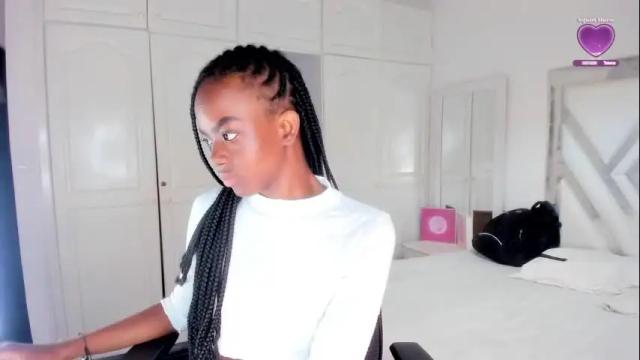 Image 12 of ririblonde Stream on Chaturbate on 1 month ago