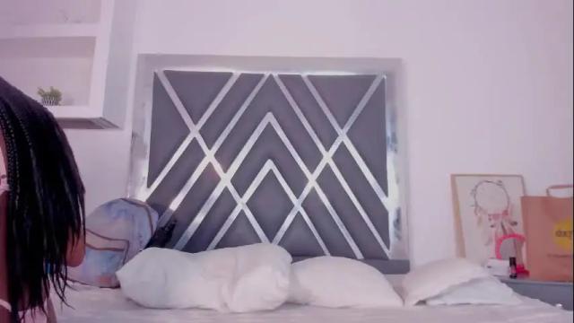 Image 4 of ririblonde Stream on Chaturbate on 6 days ago