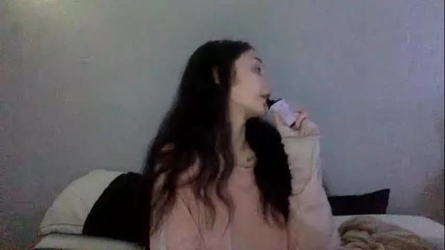 Image 3 of risababyy Stream on Chaturbate on 15 months ago