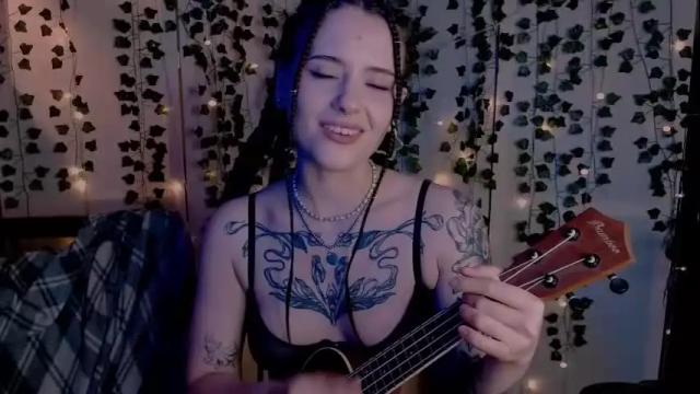 Image 11 of risha_laass Stream on Chaturbate on 1 month ago