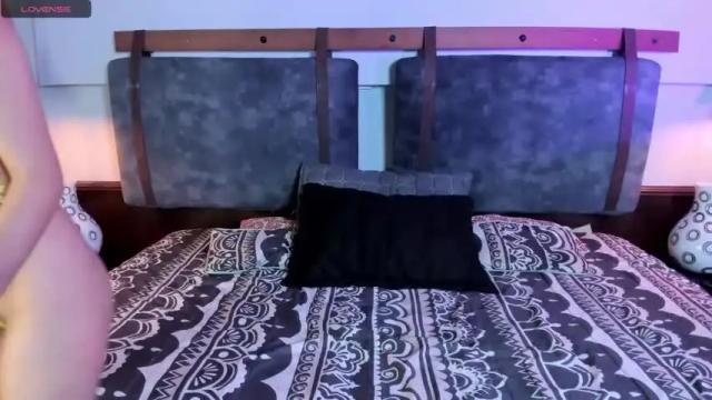 Image 2 of rlara_ Stream on Chaturbate on 16 months ago
