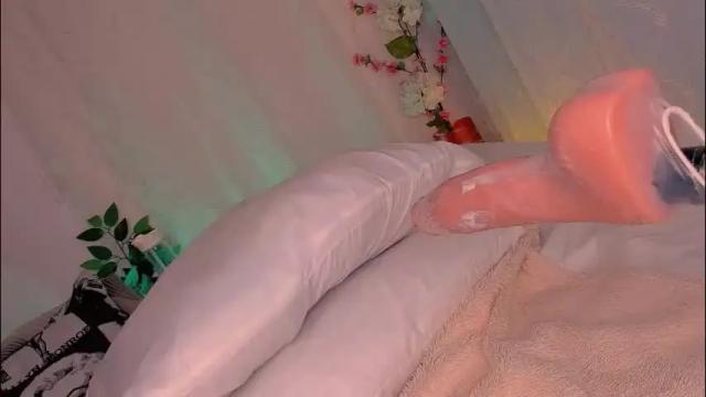 Image 11 of roberts_kloe Stream on Chaturbate on 1 month ago