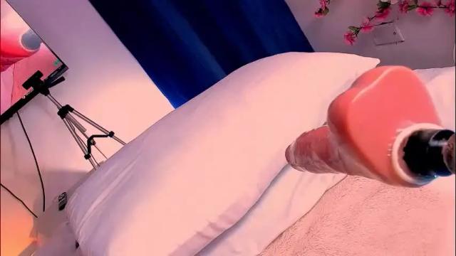 Image 10 of roberts_kloe Stream on Chaturbate on 1 day ago