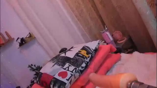 Image 2 of roberts_kloe Stream on Chaturbate on 1 month ago