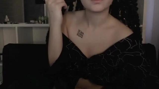 Image 3 of robin_heart Stream on Chaturbate on 13 months ago