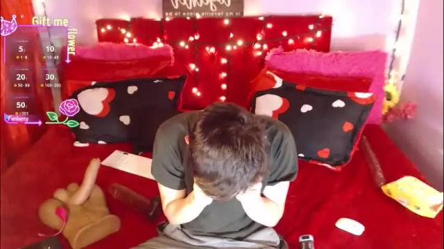 Image 8 of robinsonbaker Stream on Chaturbate on 1 month ago