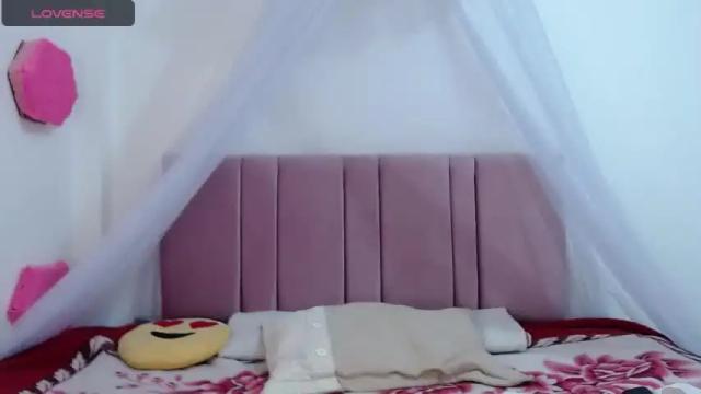 Image 11 of roblesxx Stream on Chaturbate on 19 months ago
