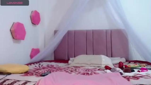 Image 3 of roblesxx Stream on Chaturbate on 19 months ago