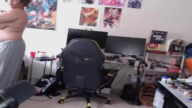 Image 3 of roelliitheecchi Stream on Chaturbate on 18 months ago