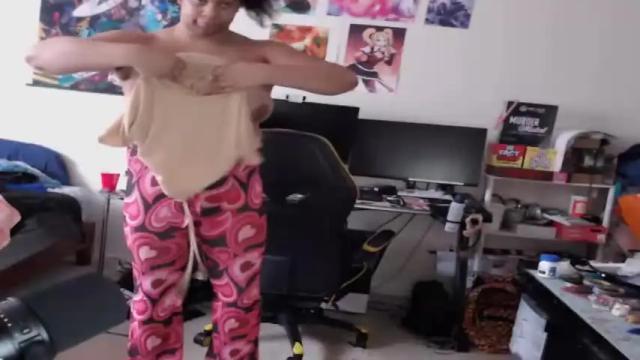 Image 4 of roelliitheecchi Stream on Chaturbate on 18 months ago