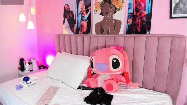 Image 3 of rolyloren Stream on Chaturbate on 2 months ago