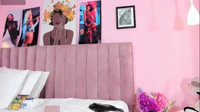 Image 2 of rolyloren Stream on Chaturbate on 2 months ago