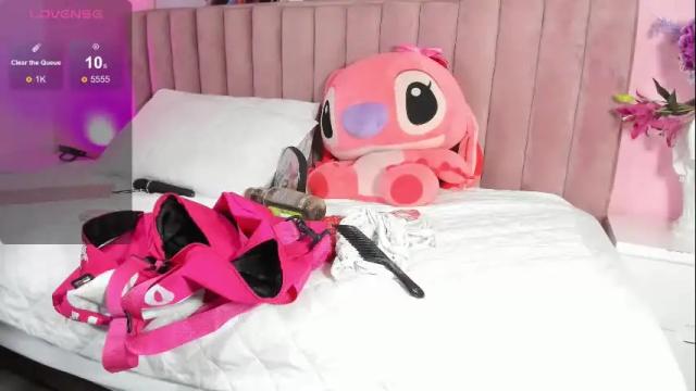 Image 2 of rolyloren Stream on Chaturbate on 1 month ago