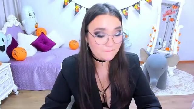 Image 3 of romanticlook Stream on Chaturbate on 18 months ago
