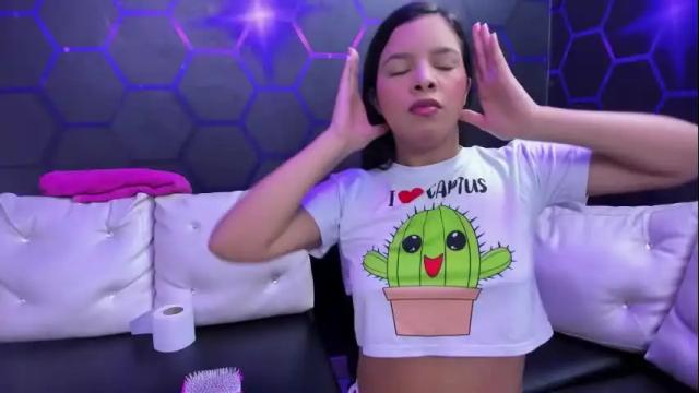 Image 2 of room_kitty Stream on Chaturbate on 5 days ago