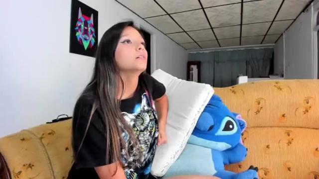 Image 4 of rooxxyy_ Stream on Chaturbate on 13 months ago