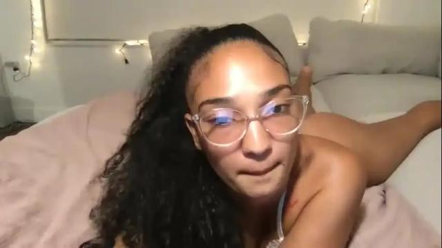 Image 11 of rosalinatoosexy Stream on Chaturbate on 2 months ago