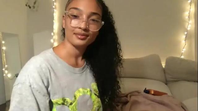 Image 10 of rosalinatoosexy Stream on Chaturbate on 2 months ago