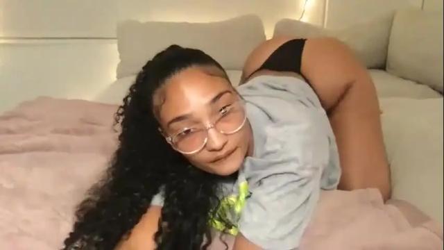Image 3 of rosalinatoosexy Stream on Chaturbate on 2 months ago