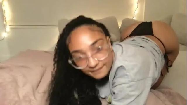 Image 6 of rosalinatoosexy Stream on Chaturbate on 2 months ago