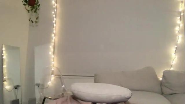 Image 11 of rosalinatoosexy Stream on Chaturbate on 2 months ago