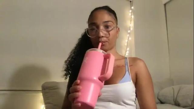 Image 4 of rosalinatoosexy Stream on Chaturbate on 2 months ago