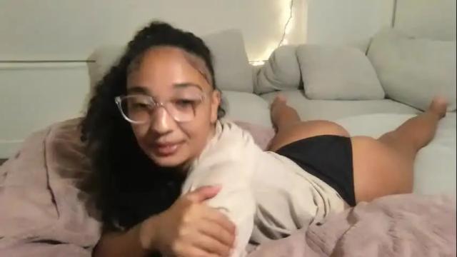 Image 4 of rosalinatoosexy Stream on Chaturbate on 2 months ago