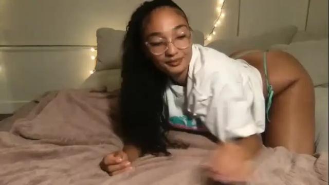 Image 3 of rosalinatoosexy Stream on Chaturbate on 1 month ago