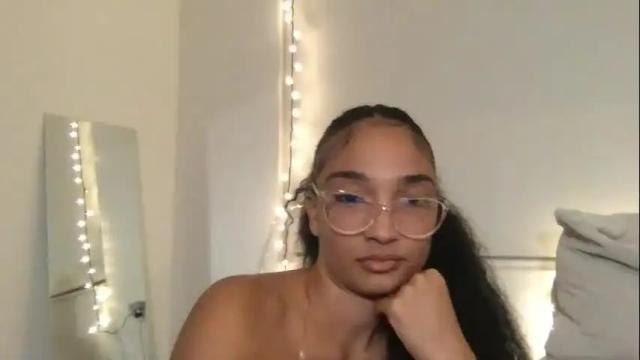 Image 8 of rosalinatoosexy Stream on Chaturbate on 1 month ago