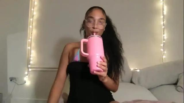 Image 8 of rosalinatoosexy Stream on Chaturbate on 1 month ago