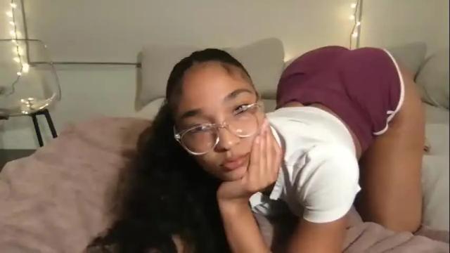 Image 6 of rosalinatoosexy Stream on Chaturbate on 29 days ago