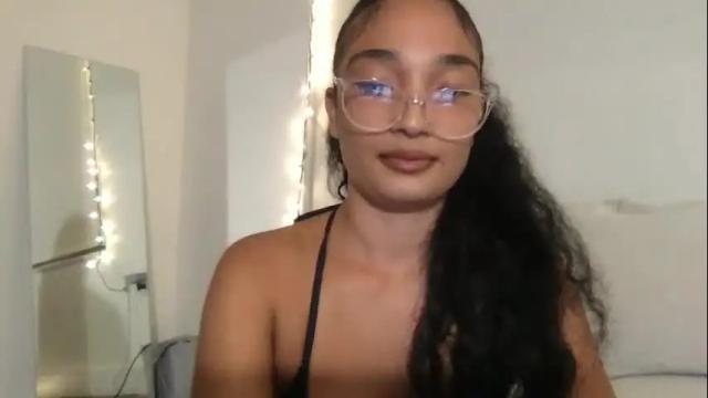 Image 10 of rosalinatoosexy Stream on Chaturbate on 25 days ago