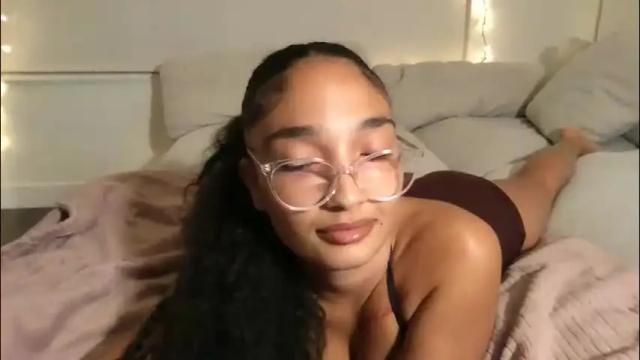 Image 6 of rosalinatoosexy Stream on Chaturbate on 3 days ago