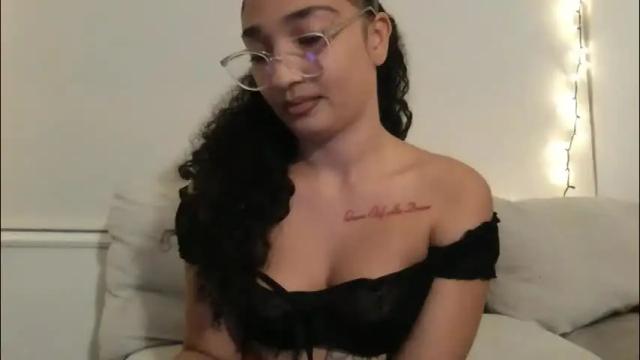 Image 4 of rosalinatoosexy Stream on Chaturbate on 12 days ago