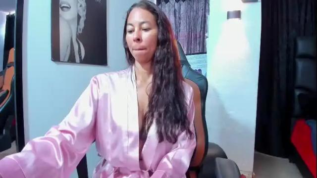 Image 12 of rosalinda_cortez Stream on Chaturbate on 10 days ago