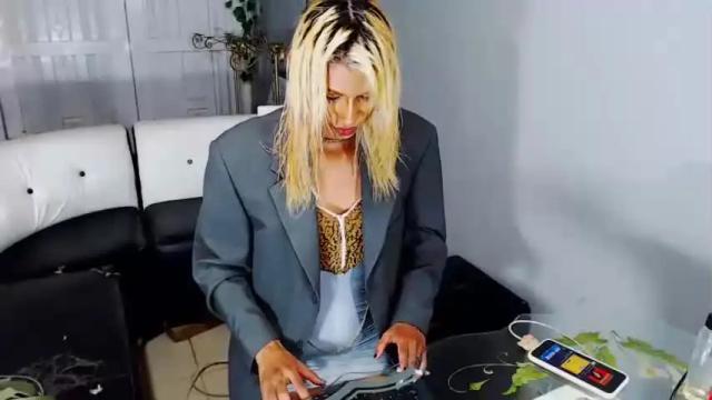Image 4 of rosario_bankoo Stream on Chaturbate on 19 months ago