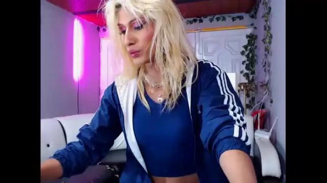 Image 2 of rosario_bankoo Stream on Chaturbate on 19 months ago
