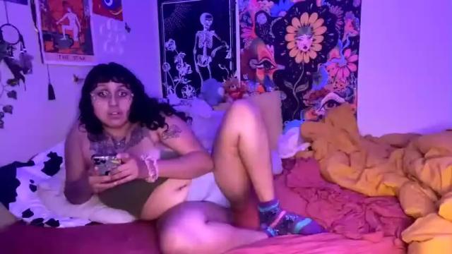 Image 12 of rosaxxxmariposa Stream on Chaturbate on 17 months ago
