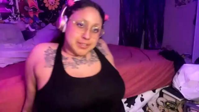 Image 11 of rosaxxxmariposa Stream on Chaturbate on 17 months ago