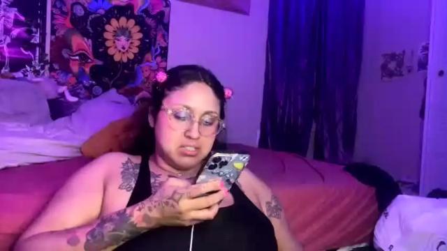 Image 12 of rosaxxxmariposa Stream on Chaturbate on 17 months ago