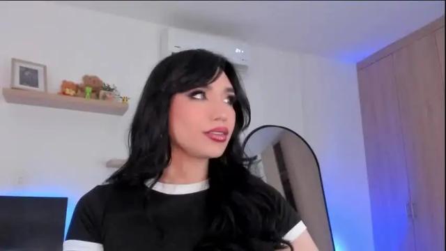 Image 2 of rose__saenz Stream on Chaturbate on 4 months ago