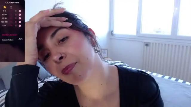 Image 4 of rose_blanc Stream on Chaturbate on 14 months ago