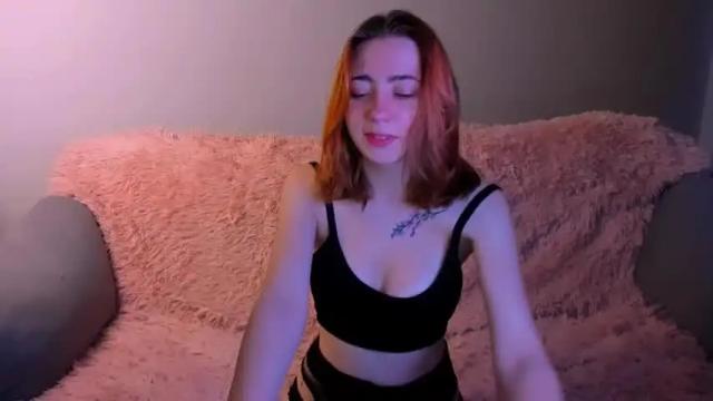 Image 3 of rose_emerald1 Stream on Chaturbate on 19 months ago