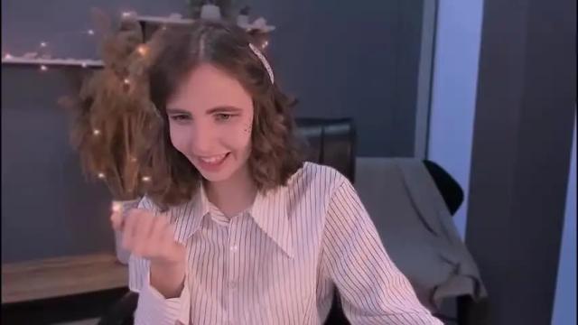 Image 4 of rose_emerald1 Stream on Chaturbate on 19 months ago