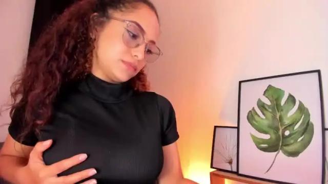 Image 4 of rose_mendes Stream on Chaturbate on 18 months ago