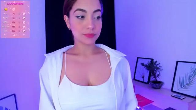 Image 2 of rose_mendes Stream on Chaturbate on 16 months ago