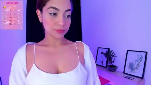 Image 4 of rose_mendes Stream on Chaturbate on 16 months ago
