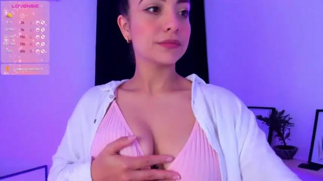 Image 2 of rose_mendes Stream on Chaturbate on 16 months ago