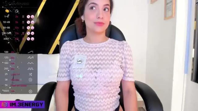 Image 4 of rose_mendes Stream on Chaturbate on 15 months ago